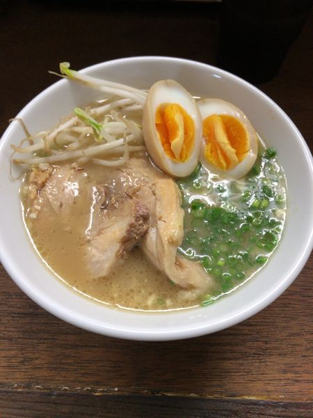 「豚骨ラーメン」@らぁ麺 ぺろりの写真