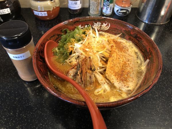 「えび辛味噌 （クーポンで950→600円）」@ラーメン 襲来の写真