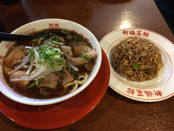 「中華そば(小)+焼きめし(小)」@新福菜館 浜松町店の写真