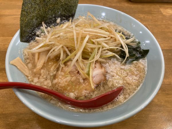 「ネギラーメン(白) 醤油」@ラーショ マルミャー 大泉学園店の写真