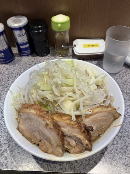 「中盛りmix  豚✖️2  ヤサイ」@ラーメン宮郎の写真