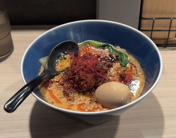 「辛増し角煮のせ担々麺 煮玉子」@恋する担々麺 枯淡の写真