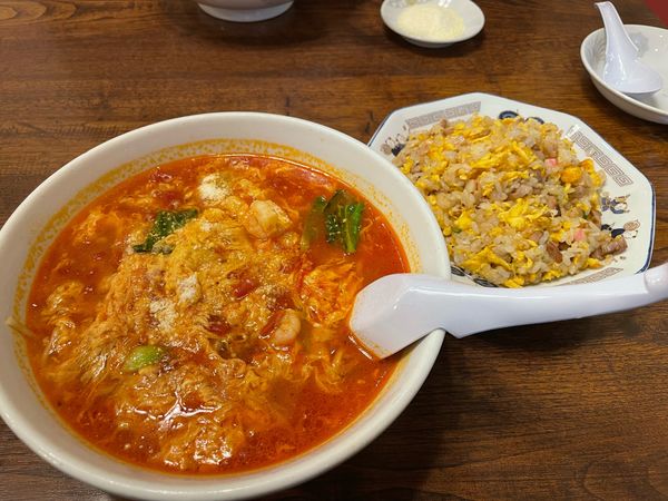 「トマトラーメン + チャーハン」@馬鹿旨の写真