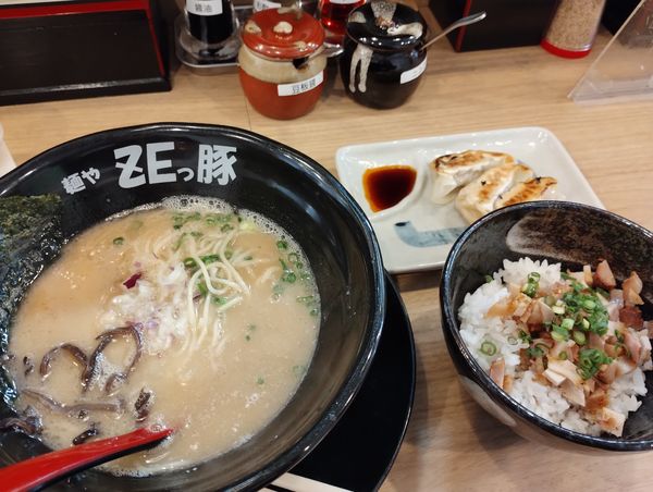 「白とんこつ 750円」@麺や ZEっ豚の写真