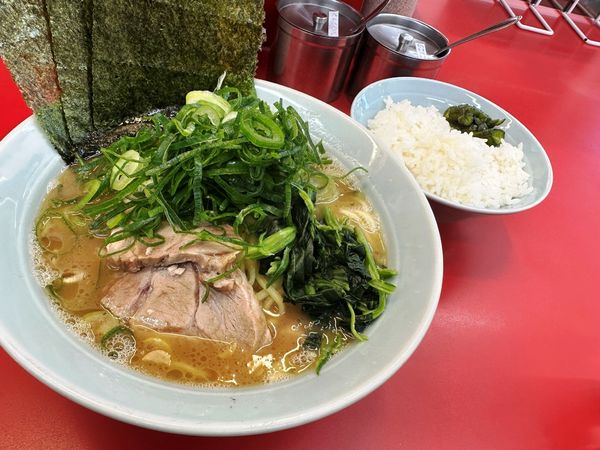 「青ねぎラーメン中」@横浜ラーメン武蔵家 薬園台店の写真