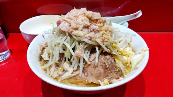 「ラーメン小＋白ネギ、ヤサイ アブラ」@ラーメン二郎 西台駅前店の写真