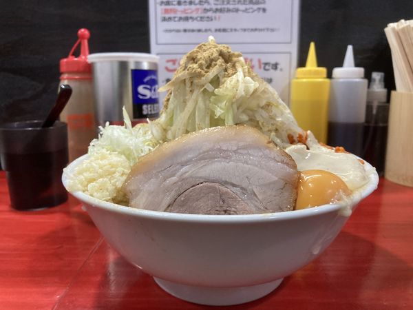 「まぜそば(大)アブラ以外ゼンブ」@ラーメン鷹の目 明大前店の写真