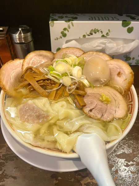 「塩ラーメン肉増しワンタン味玉」@丸中華そばの写真