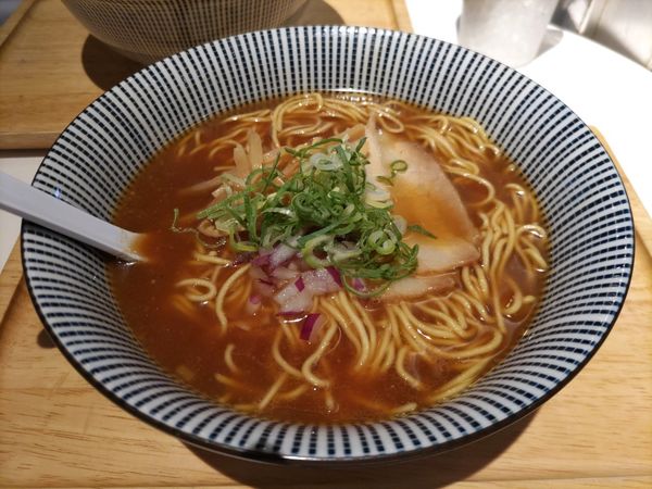 「焼きあご醤油らぁ麺」@角とびの写真