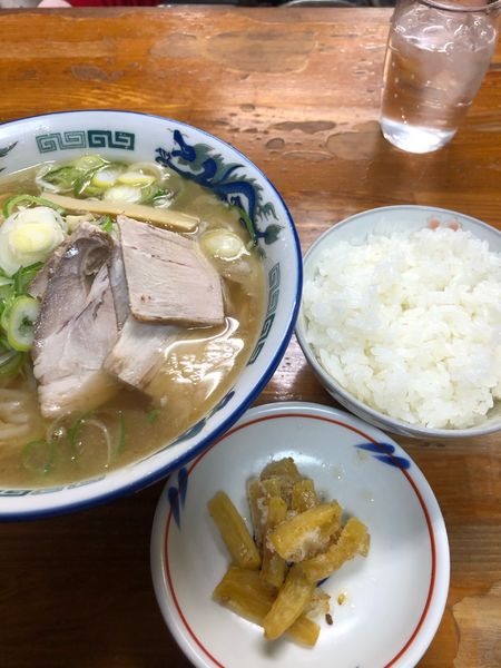 「ラーメン 半ライス 750円」@むさしラーメンの写真