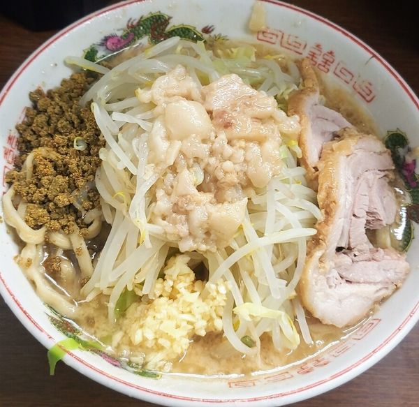 「小ラーメン（豚2枚、ニンニク・アブラ・アレ）８３０円」@ラーメン二郎 横浜関内店の写真