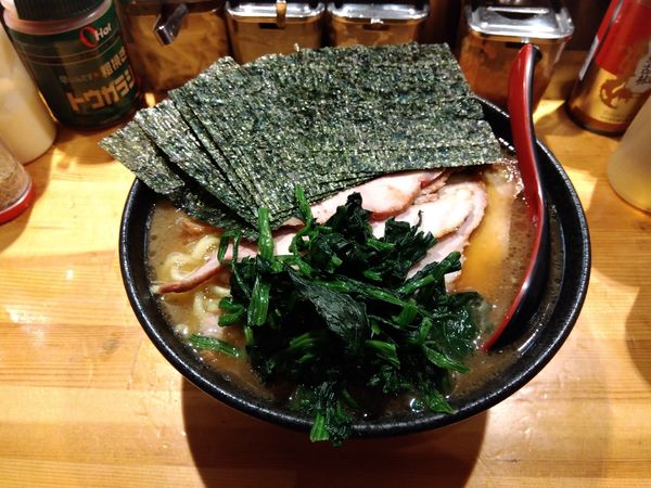 「チャーシューメン（チャーシュー5枚）大盛り＋海苔5枚」@横浜家系ラーメン 宗八 柏本店の写真