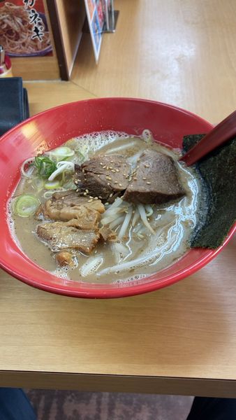 「とんこつラーメン　白　700円」@あ・うんの写真