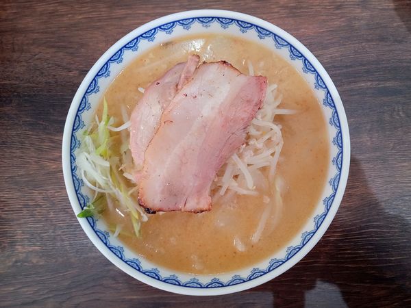 「ミソラーメン＋野菜増し＋吊し焼きチャーシュー（1枚）」@味噌ラーメン 雪ぐにの写真