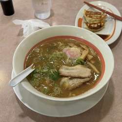 㐂伝らーめんと餃子３個