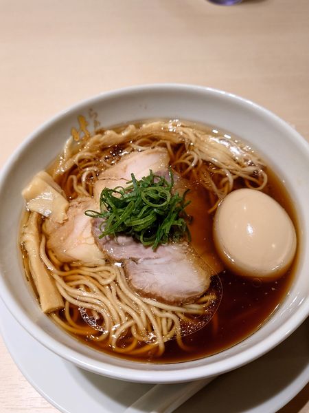 「醤油らぁ麺」@らぁ麺 はやし田 入間店の写真