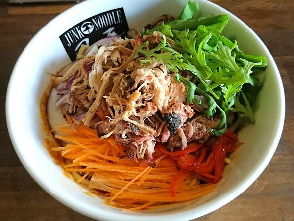 「濃厚トマト&チーズ 洋風混ぜそば」@特製飯屋 Highwayの写真