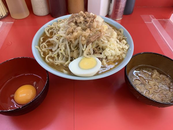「ラーメン少なめ＋生卵＋ブタカスアブラ」@ラーメン富士丸 東浦和店の写真
