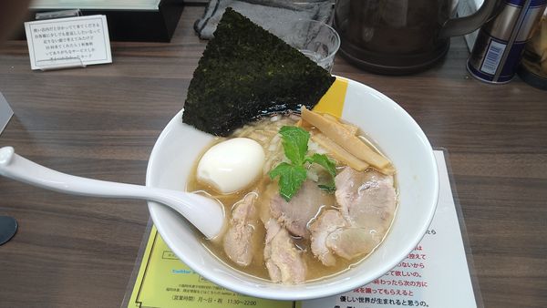 「【限定】平子煮干しの淡麗らー麺¥1100+味玉サービス」@塩生姜らー麺専門店 MANNISH 神田西口店の写真