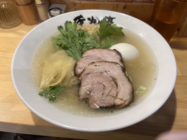 「本丸塩ら〜麺」@横濱 本丸亭 新橋店の写真