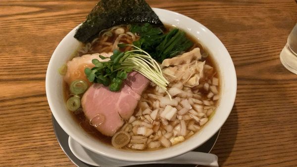 「【限定】煮干しそば　950円　鶏豚清湯Ver　大盛無料」@手打ちラーメン 谷家の写真