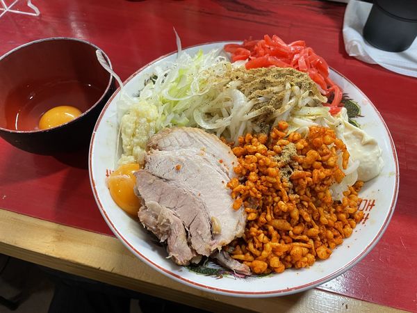 「まぜそば小 ¥900 紅しょうが ¥50 生卵 ¥50」@鷹の目 川口店の写真