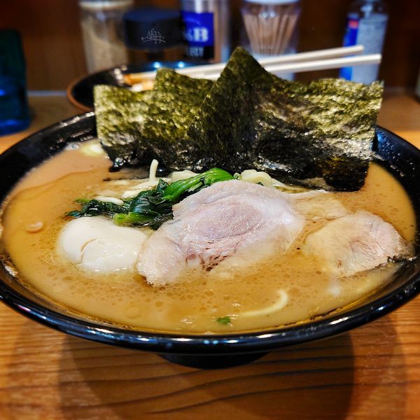 「ラーメン 並、玉子」@横浜家系ラーメン ひじり家の写真
