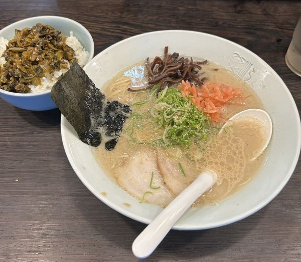 「ラーメン¥700&平日サービス中ライス」@博多濃麻呂 二子玉川店の写真