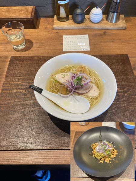 「鶏と水　あっさり　塩　限定替え玉特製辣油」@蜂と蝶の写真