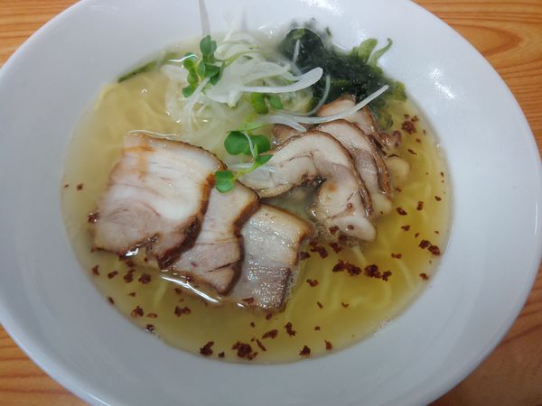 「鶏豚塩ラーメン　８９０円」@富白 御徒町本店の写真