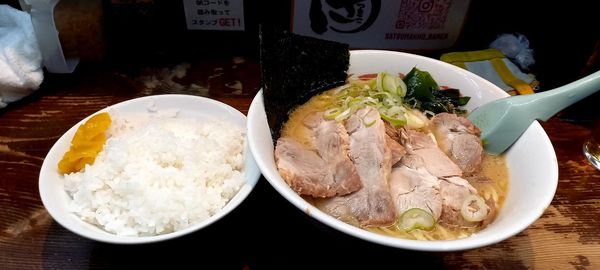 「チャーシューめん(かため・こいめ)ライス」@さつまっこ 平和島店の写真