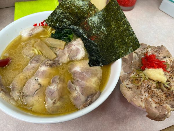 「チャーシューメン 太　チャーシュー(ミニ丼)」@横浜ラーメン あばん 上尾西口駅前店の写真