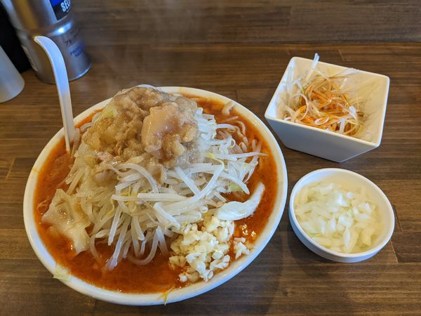 「辛いラーメン（肉抜き、辛ネギ、玉ねぎ）」@男気らーめん アカギの写真