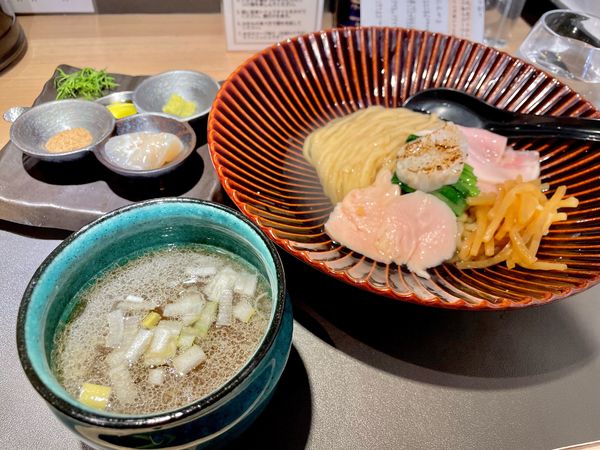 「帆立の昆布水つけ麺黒(醤油) 麺少なめ　1100」@Tokyo Style Noodle ほたて日和の写真