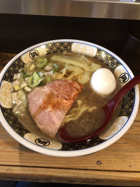 「煮干しそば」@すごい煮干ラーメン凪 新宿ゴールデン街店 本館の写真