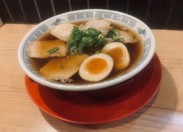 「黒煮干中華そば（￥950）＋味玉（￥150）」@麺処若武者 ASAKUSA 〜FUKUSHIMA NOODLE STYLE〜の写真