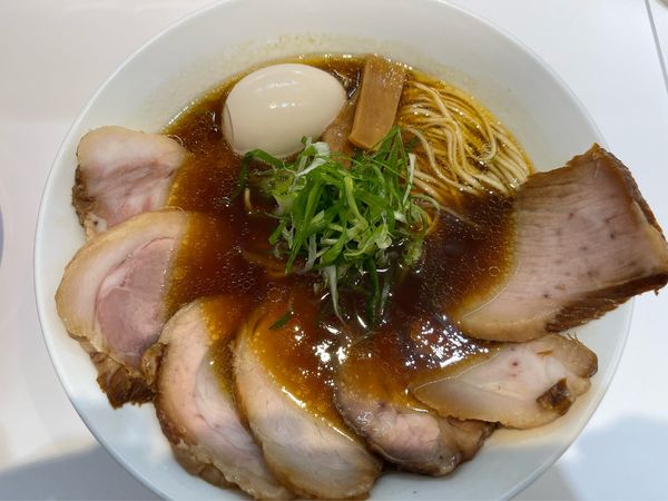 「醤油アニマル＋味玉アローカナ＋煮豚増し」@上方レインボーの写真