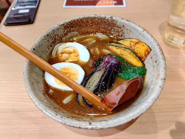 「カレーうどん(並盛・300g)1,100円」@水沢うどん 水香苑 高崎モントレー店の写真