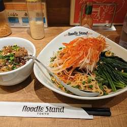 辛ネギ牛煮込みまぜそば 肉ごはん