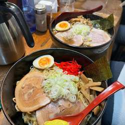 油そば　中盛　からしマヨ　ベニ生姜　850円