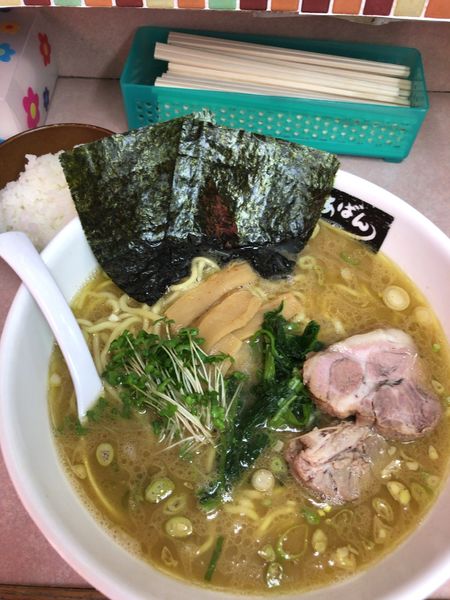 「ラーメン(大盛り)」@横浜ラーメン あばん 上尾西口駅前店の写真