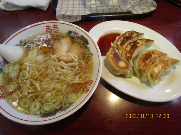 「ラーメンと餃子 700円（350円＋350円）」@中華 国振の写真