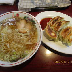 ラーメンと餃子 700円（350円＋350円）