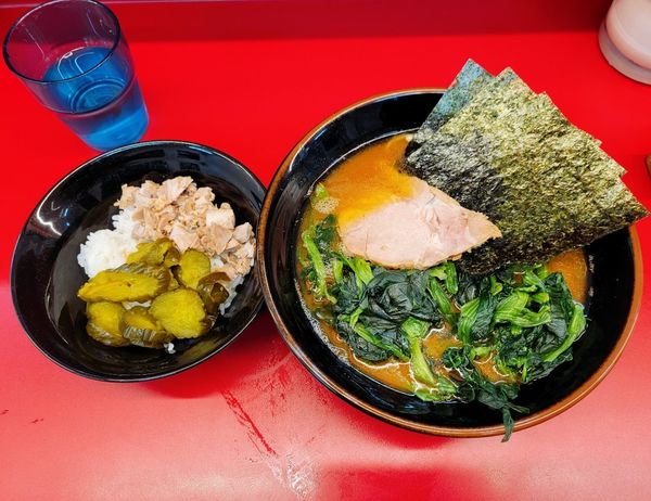 「ほうれん草ラーメン」@家系ラーメン 佐々喜家の写真