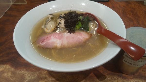 「牡蠣と煮干しの塩そば(¥1,200)」@三馬路 東京店の写真