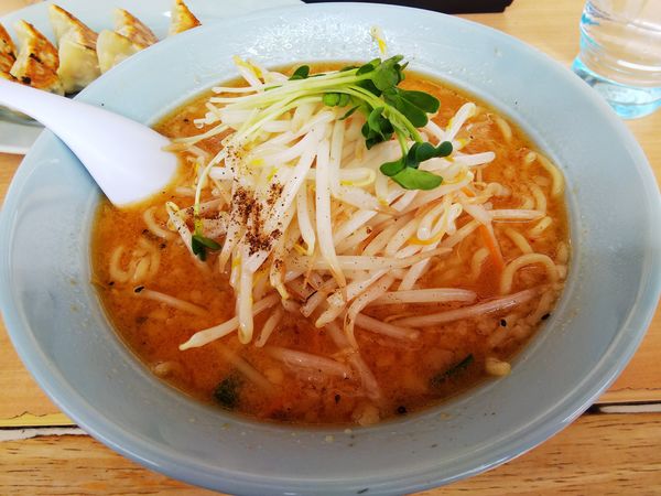 「みそラーメン　＋餃子：サービス券」@くるまやラーメン 箕輪店の写真