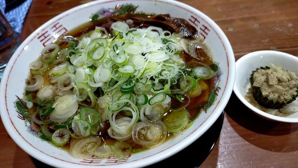 「ちぢれ　あっさり　ネギ増し　カップ」@長尾中華そば 東京神田店の写真