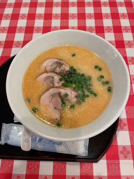 「クリーミーラーメン　ねぎと黒トリュフチキン(1000円)」@Lunaの世界の写真