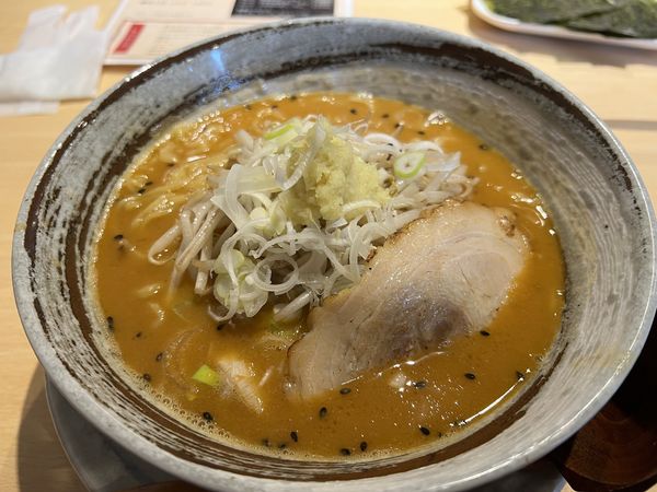 「鶏白湯　辛味噌ラーメン」@らーめん縁やの写真