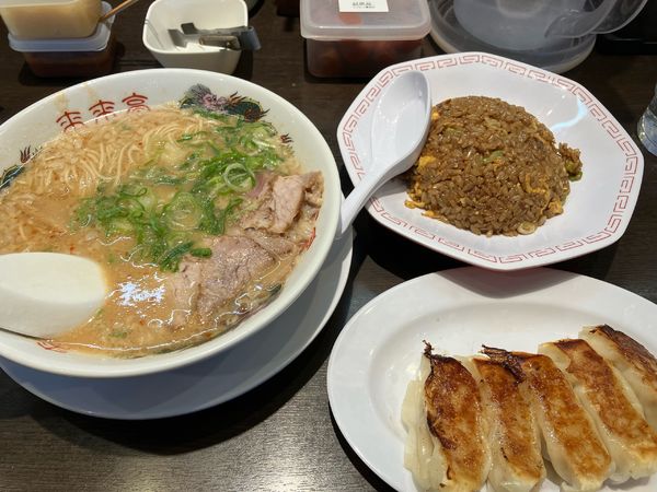 「こってりラーメン　Aセット（餃子＋半チャー）」@来来亭 小平仲町店の写真